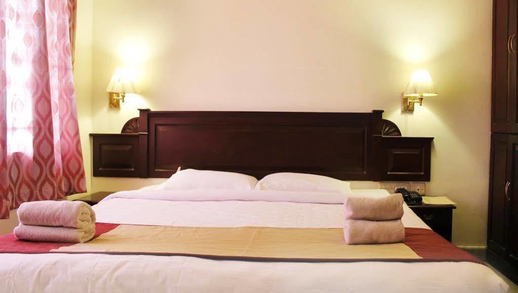 Hotel Archana Inn Kochi Esterno foto
