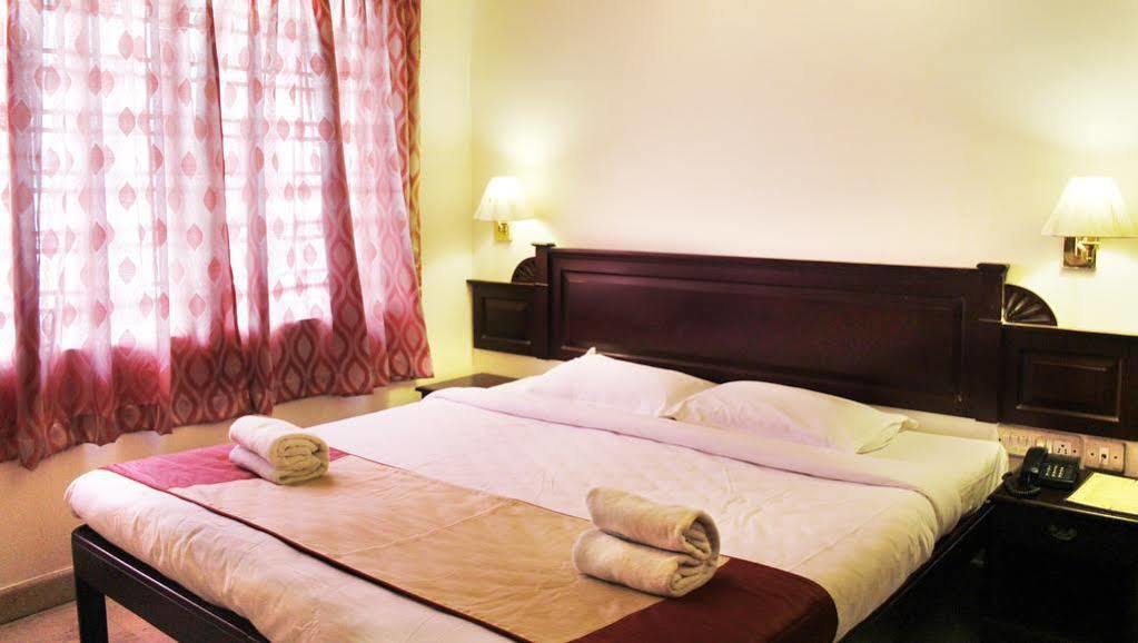 Hotel Archana Inn Kochi Esterno foto
