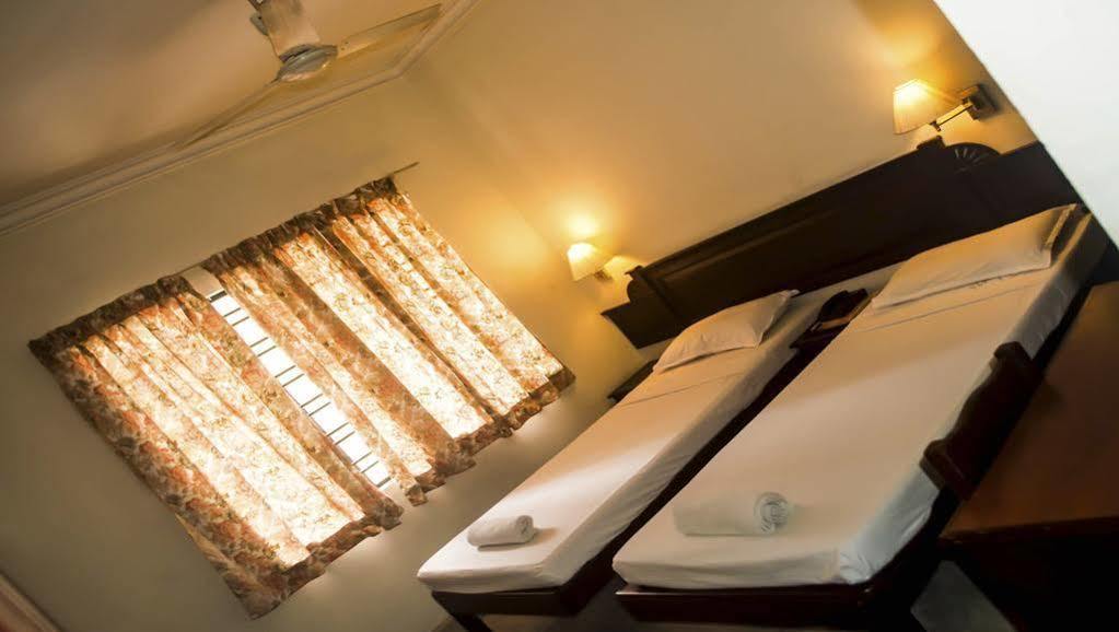 Hotel Archana Inn Kochi Esterno foto