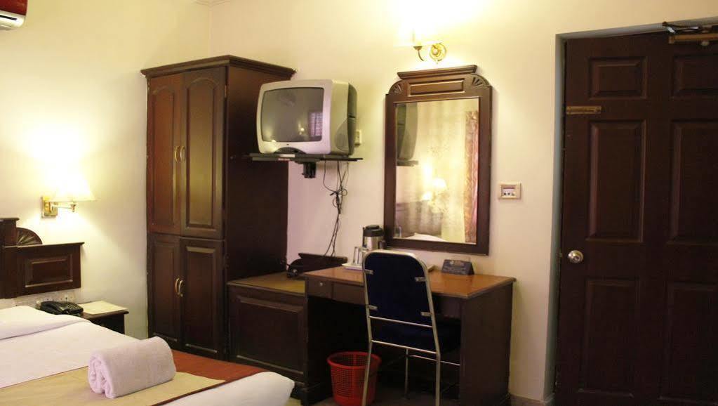 Hotel Archana Inn Kochi Esterno foto